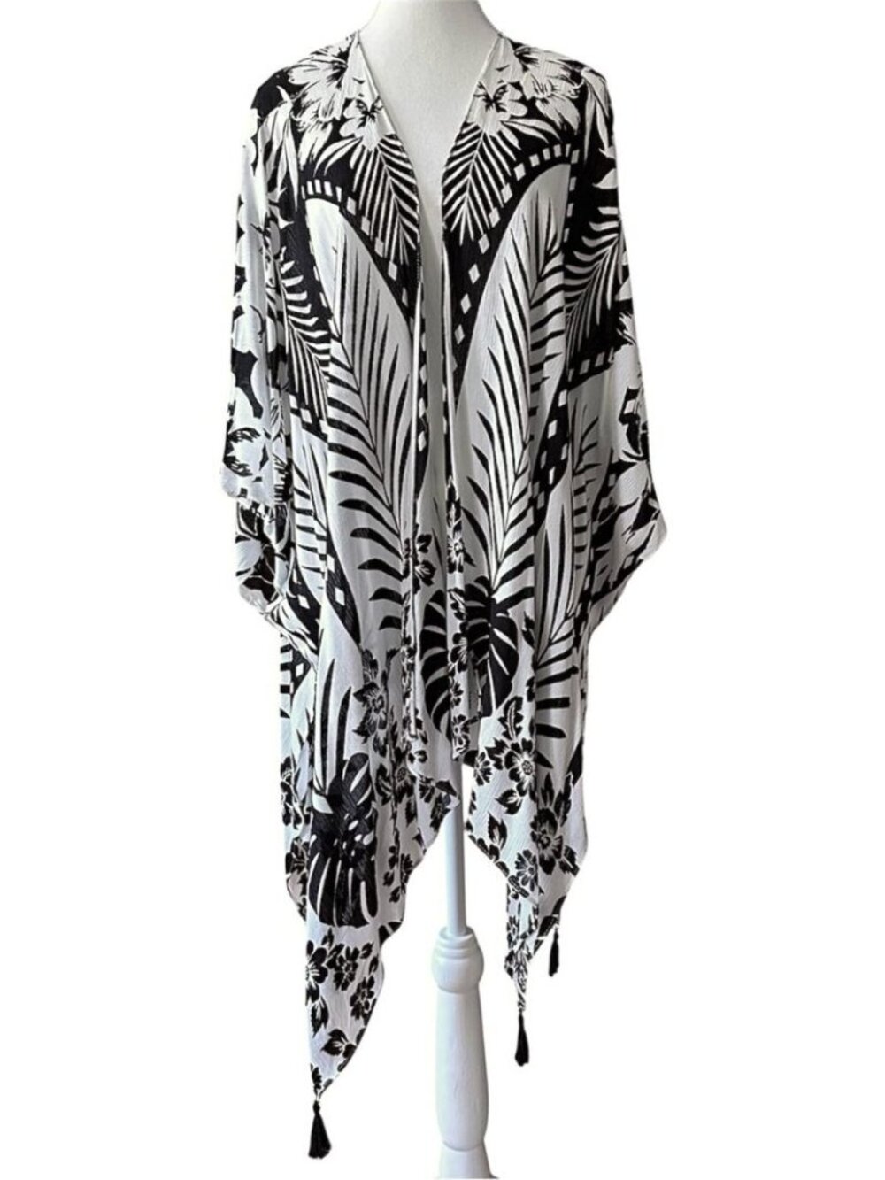 NWT Vince Camuto Kimono Boho Tropical Palm Floral Black White Swim Cover Tassels